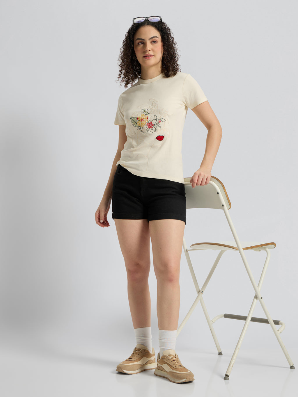 Garden Gaze Women's Tee
